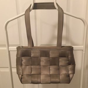 Harvey’s seatbelt bag